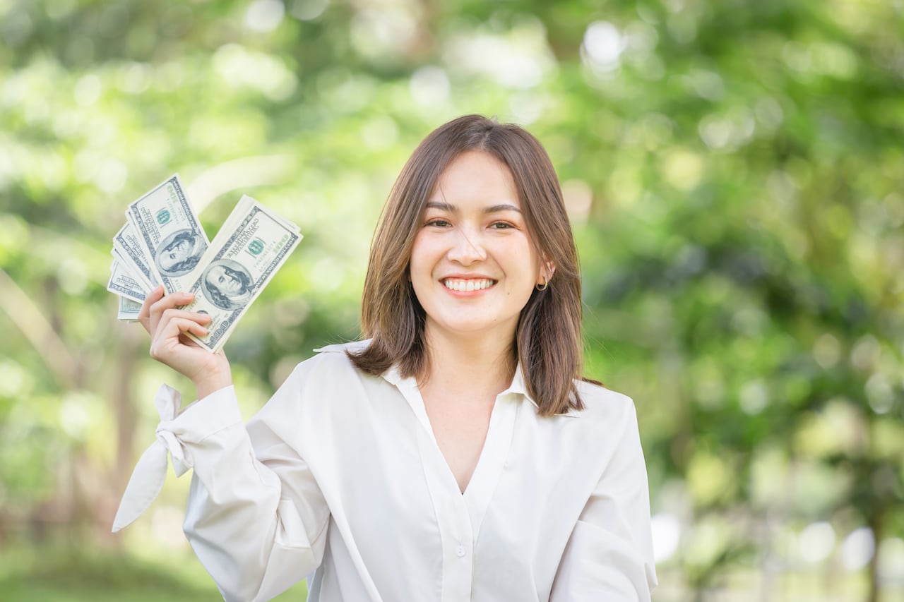 Hay personas que devengan altos salarios y, aun así, sienten miedo, ansiedad o culpa frente al dinero.