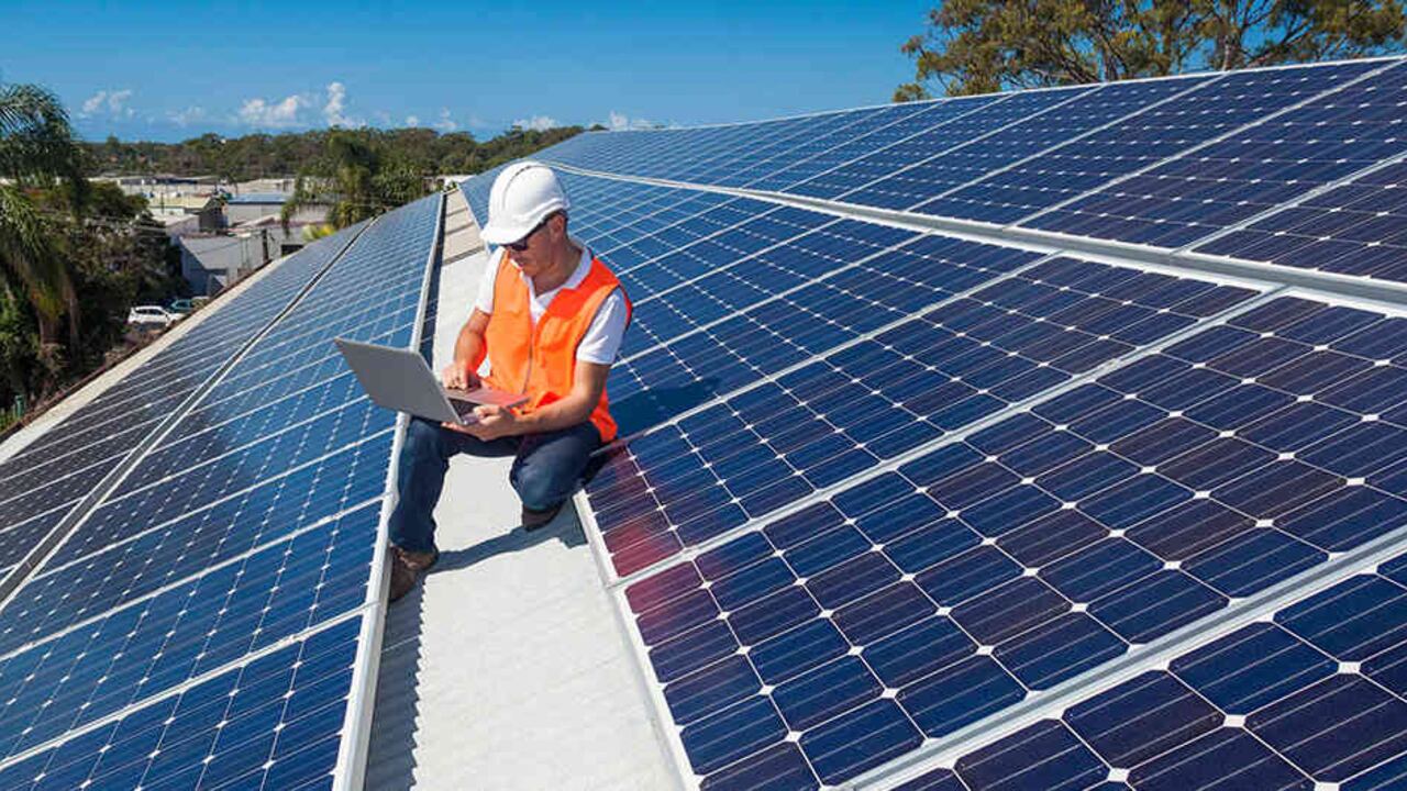 EMCALI impulsa la conversión energética y apoya los programas de uso de energías limpias y alternativas.