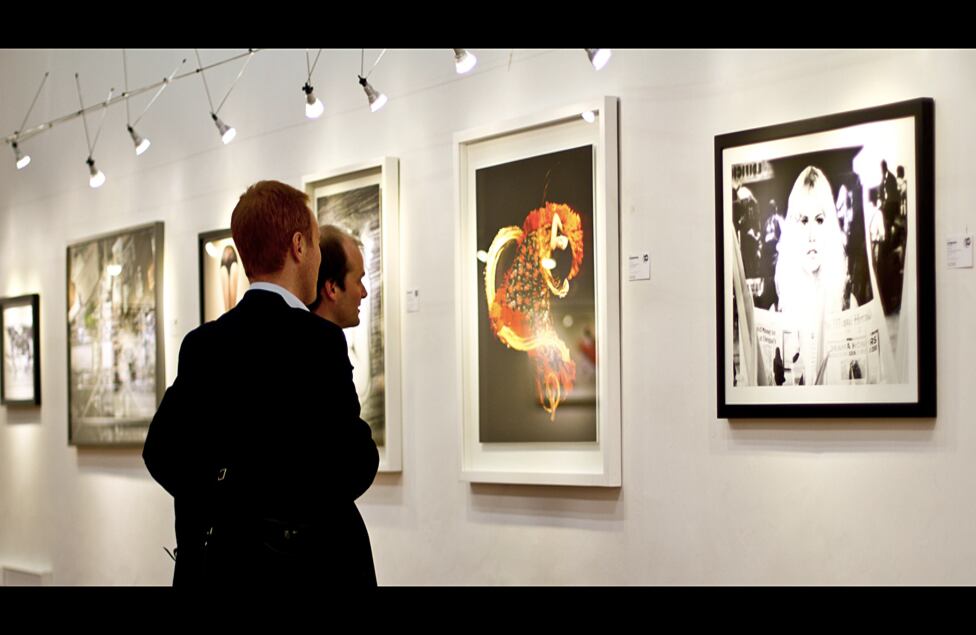 Entre las fotografías que serán subastadas hay obras de ganadores del prestigioso premio World Press, como Laura Pannack, y de algunos de los más importantes retratistas del mundo del espectáculo, como Terry O’Neil y Glen E. Friedman, descrito por Davies como "el fotógrafo de cultura pop más importante de los últimos 30 años".