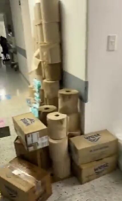 Tremendo aguacero en Medellín dejó inundaciones, árboles caídos y hasta granizada.