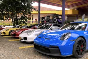 Más de 190 vehículos Porsche, de diferentes modelos, se reunieron en la Tebaida, Armenia para la celebración de los 75 años de la marca.