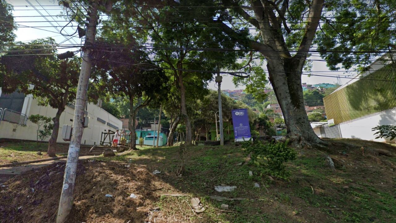 Hacia las 3:00 p.m. un sujeto conocido con el alias de El Veneco, primo de la víctima, llegó a este sector del barrio Transición sector 5, al parecer bajo los efectos del alcohol.