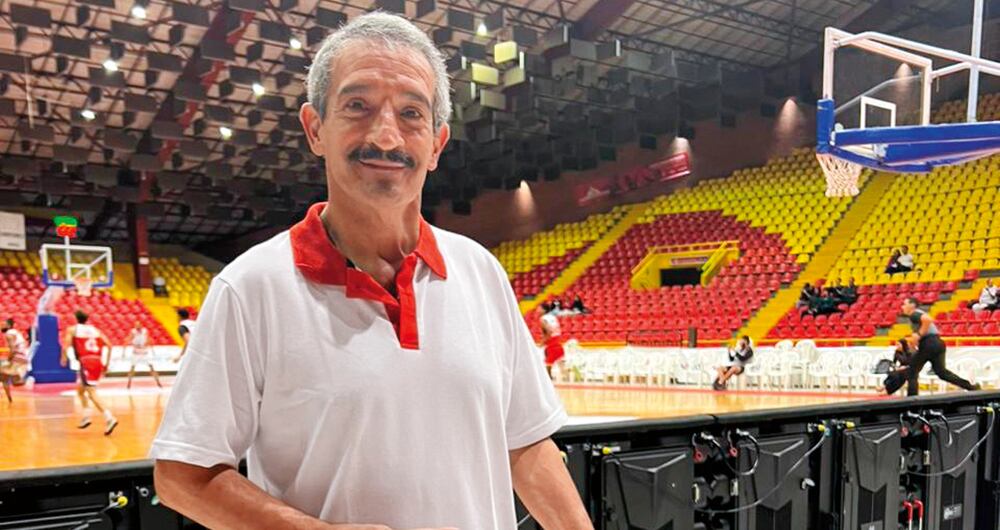 Con 63 años, Octavio Carrillo debutó en la Liga de baloncesto profesional colombiana.