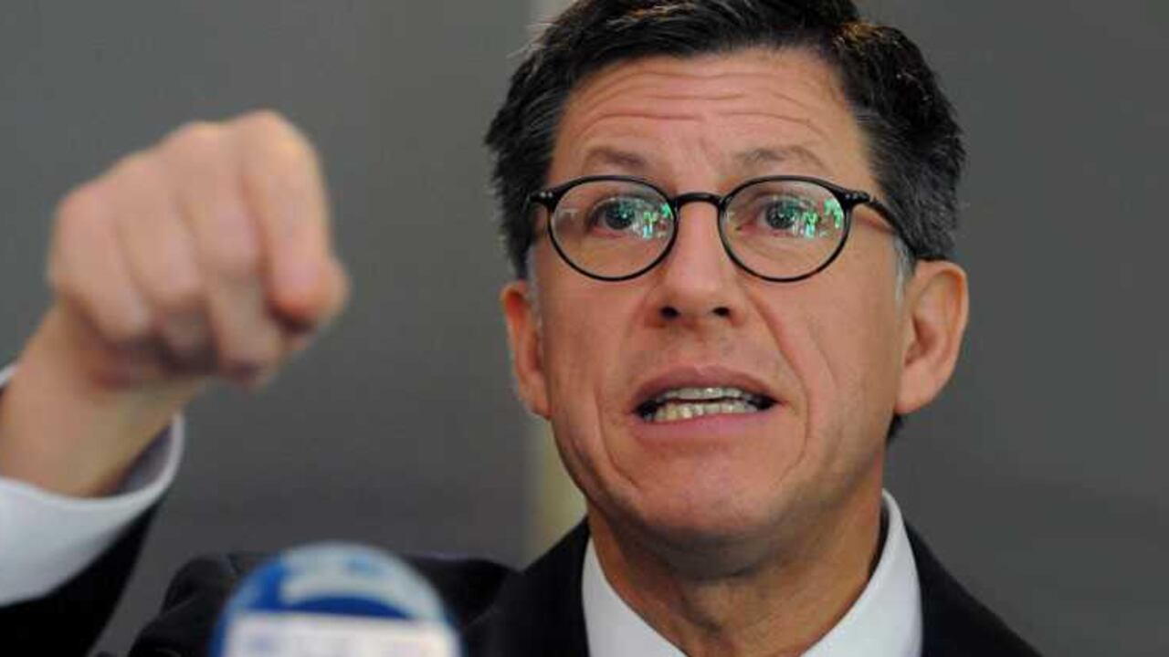 En la red social, Vivanco criticó el informe, sus conclusiones y procedió a explicar por qué.