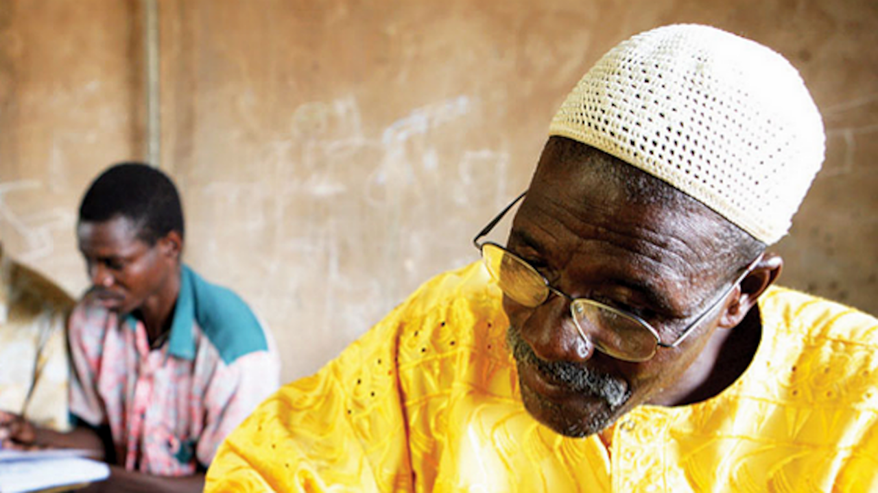 Alrededor de 250 millones niños no son capaces de descifrar una sola frase, aún cuando la mitad de esos menores han pasado cuatro años en la escuela.