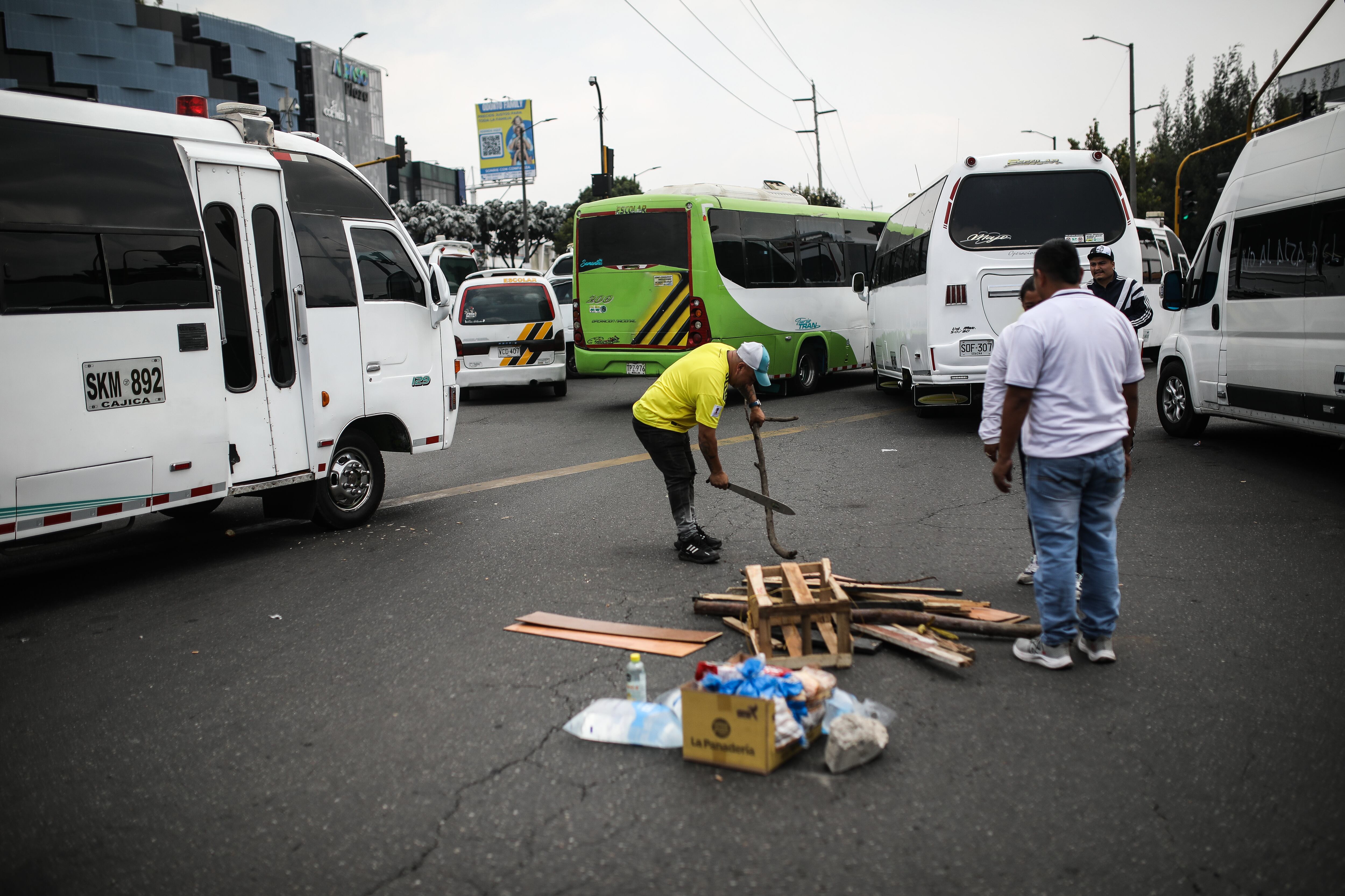 Paro de transportes y camiones en Suba
