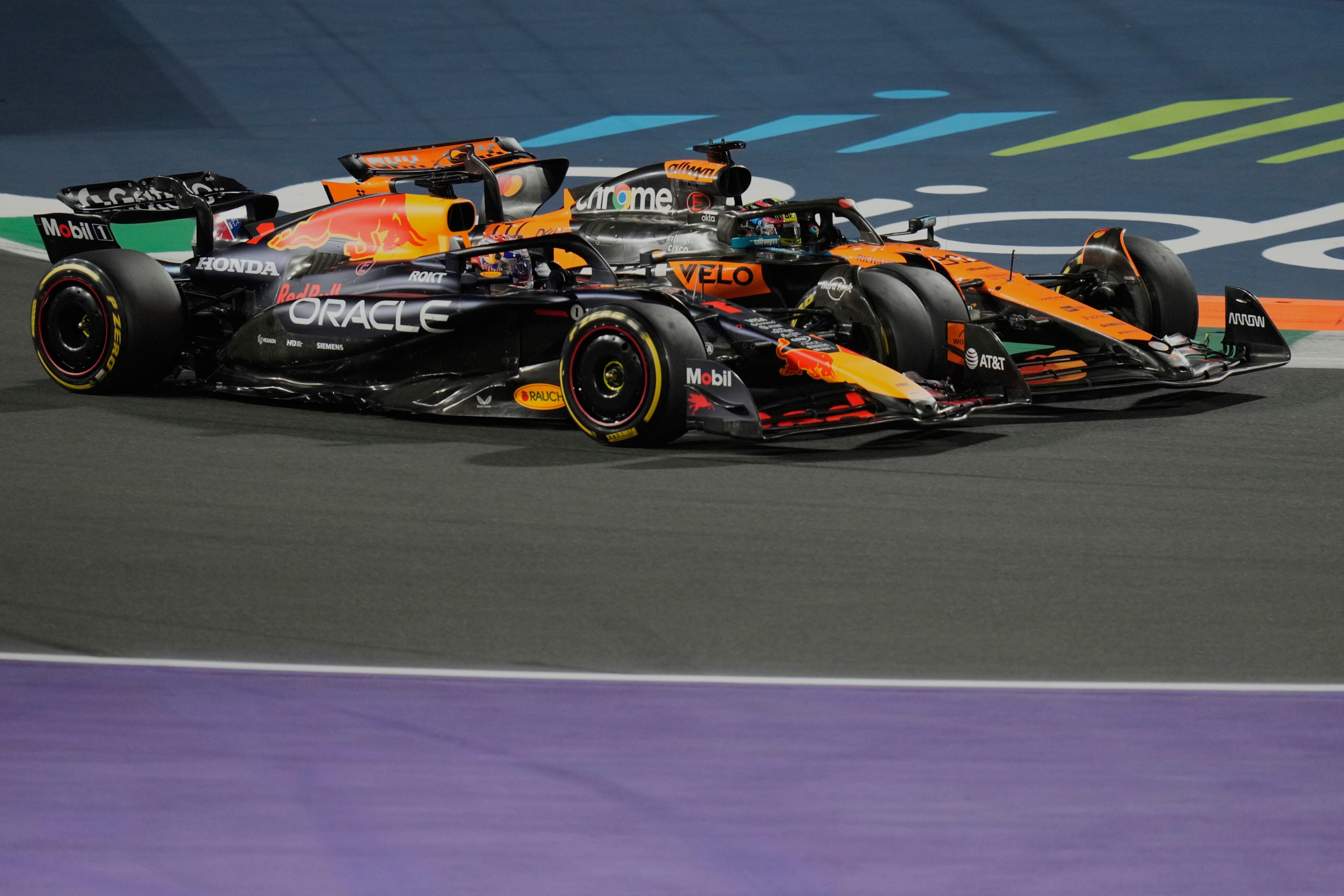 Piastri y Verstappen, rueda a rueda, en el GP de Arabia Saudí por la F1.
