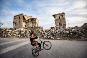 Más de 300 civiles de la minoría alauita murieron desde el jueves en el noroeste de Siria a manos de las fuerzas de seguridad, enfrascadas en combates contra elementos leales al depuesto presidente Bashar al Asad. (Photo by Hasan Belal/Anadolu via Getty Images)