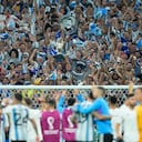 Los jugadores de Argentina celebran al final del partido de fútbol del grupo C de la Copa Mundial entre Argentina y México, en el Estadio Lusail en Lusail, Qatar, el sábado 26 de noviembre de 2022. (AP Photo/Jorge Saenz)