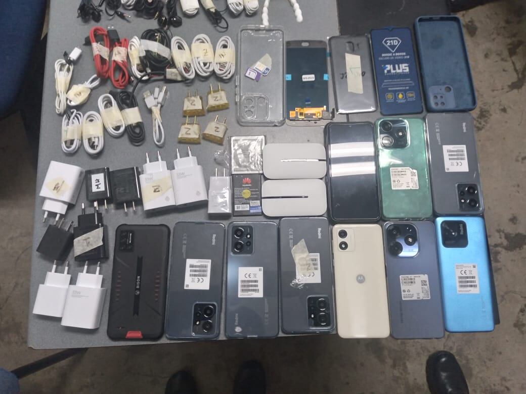 El Inpec encontró una particular caleta en La Picota llena de botellitas de whisky