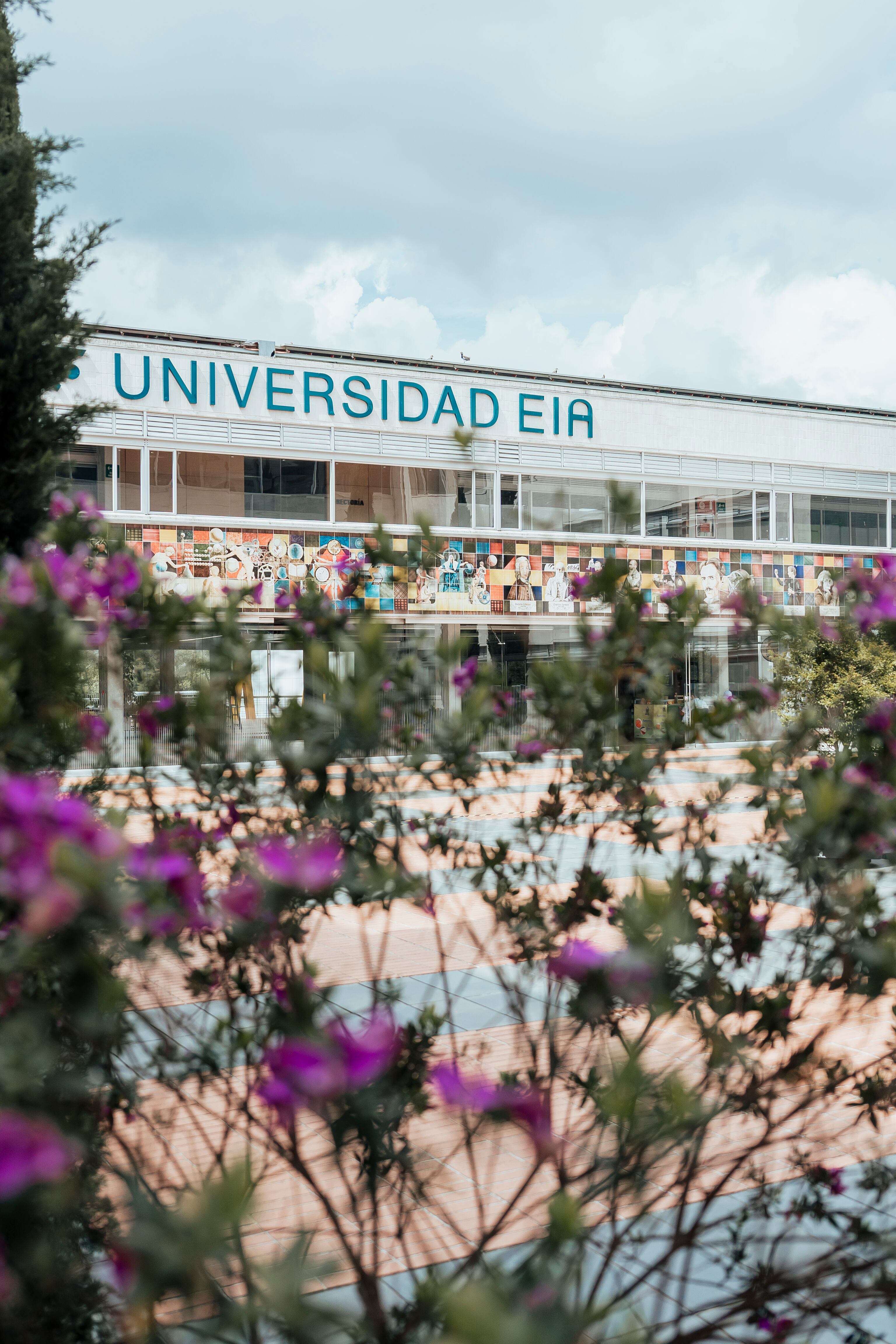 Desde el primer día, la EIA entrega herramientas de base tecnológica para que el estudiante construya emprendimientos al tiempo que estudia.