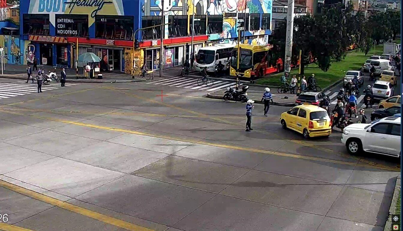 Las autoridades viales acompañan la movilización y han realizado desvíos para controlar el tráfico.