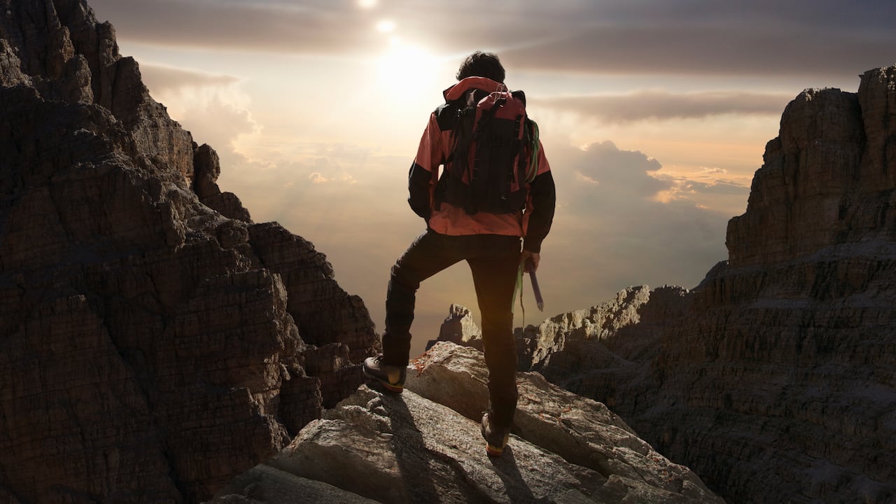 La práctica de montañismo o senderismo requiere una preparación adecuada