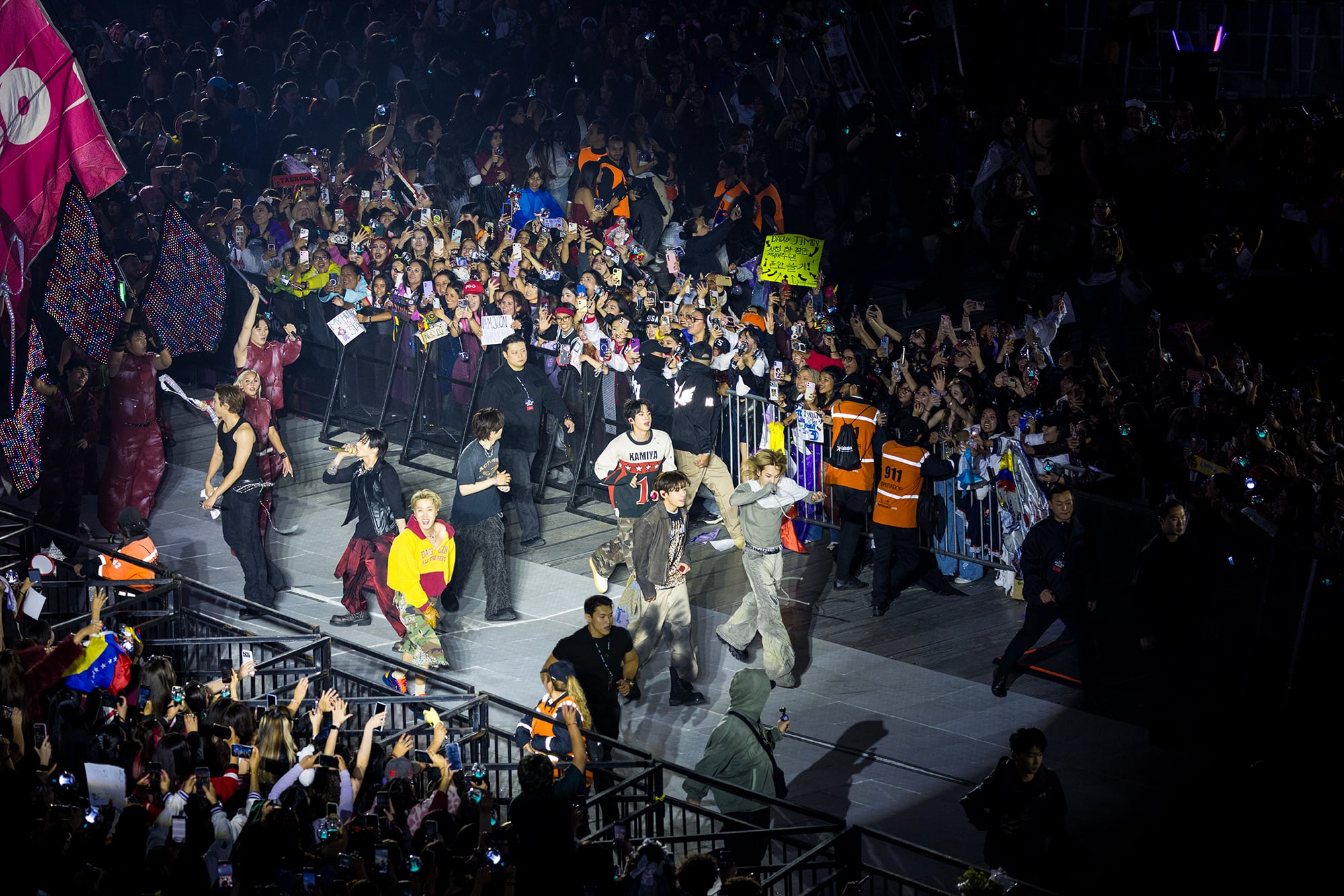 En su primera noche, ‘So What’ y ‘I’m Fine’ fueron las canciones sorpresa. En la segunda, fueron ‘We are Bulletproof Pt.2’ y ‘Mikrokosmos’. Foto: HYBE/BIGHIT MUSIC