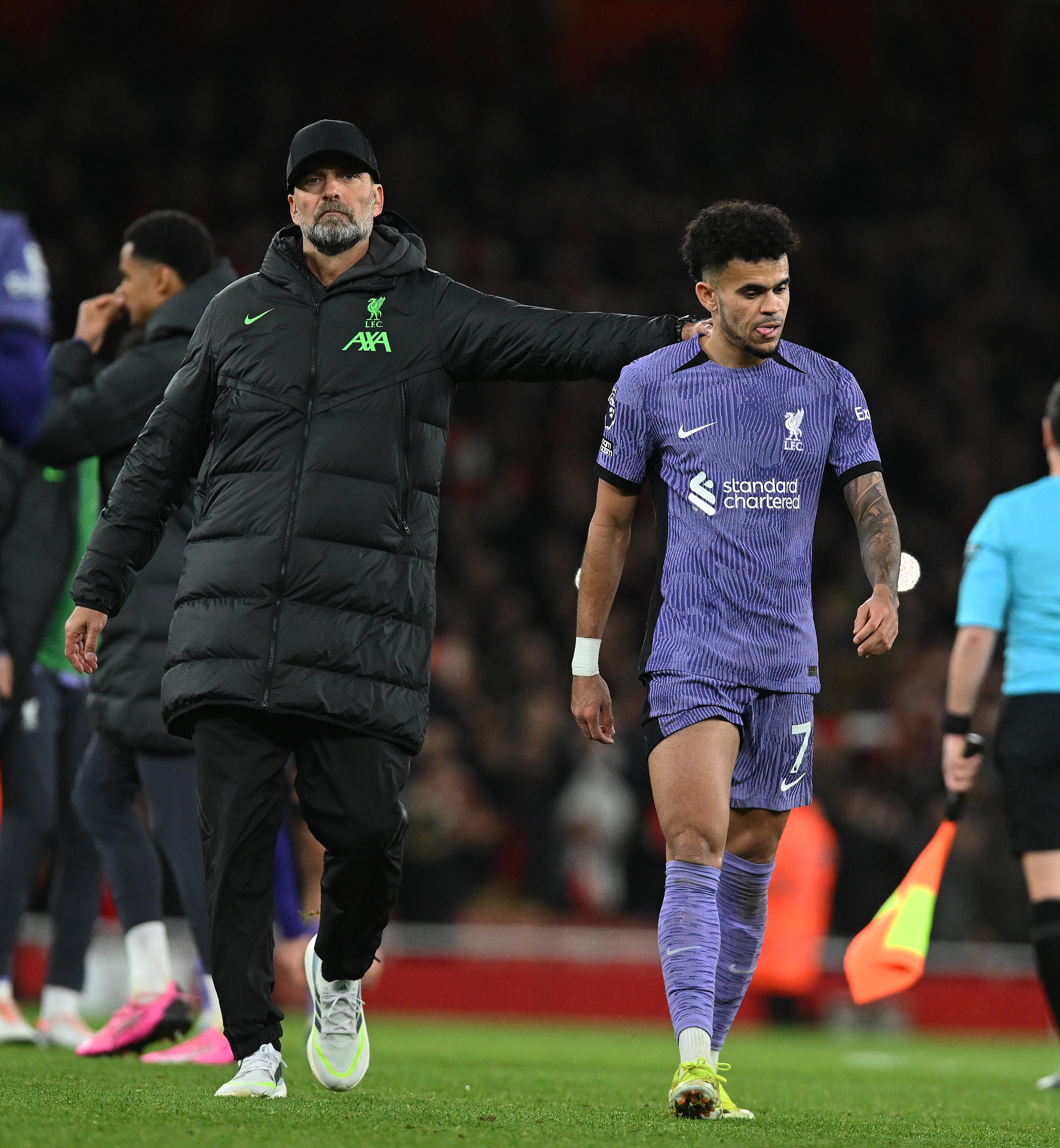 LONDON, ENGLAND - FEBRUARY 04: (THE SUN OUT. THE SUN ON SUNDAY OUT) Jurgen Klopp manager of Liverpool with Luis Diaz of Liverpool at the end of during the Premier League match between Arsenal FC and Liverpool FC at Emirates Stadium on February 04, 2024 in London, England. (Photo by John Powell/Liverpool FC via Getty Images)