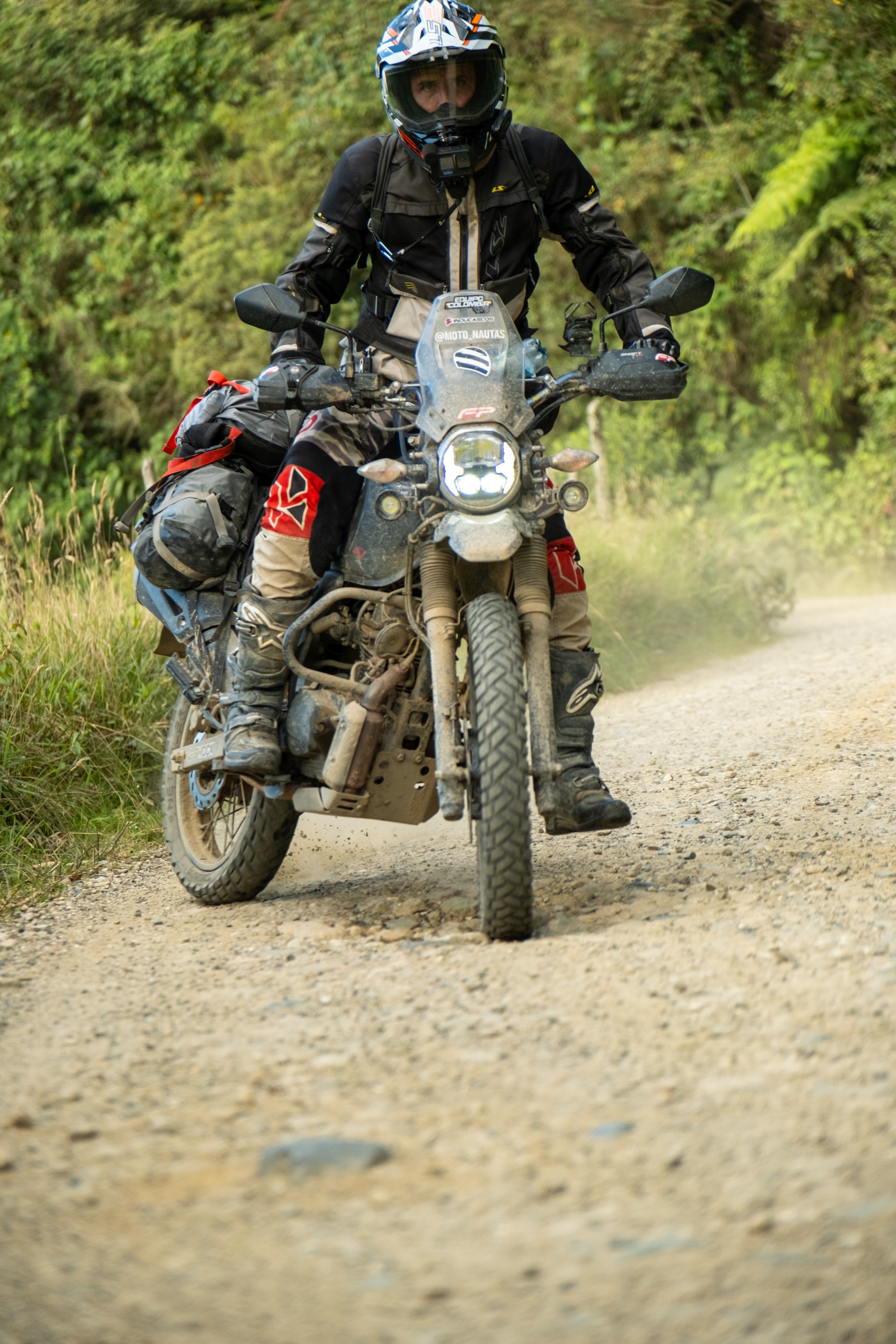 Sebastián Castro y Alejandro Gómez. recorrieron 123 municipios de Antioquia en 14 días y algunas horas