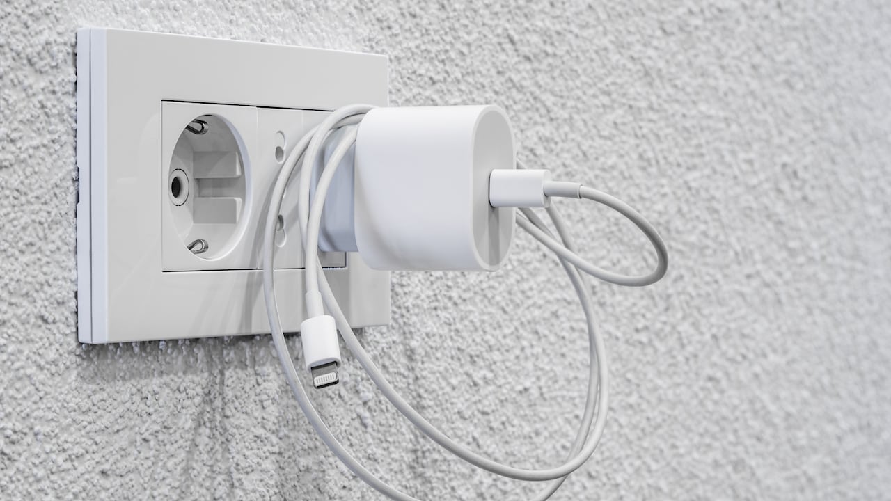 Riesgos de utilizar un cargador no original para cargar el celular.