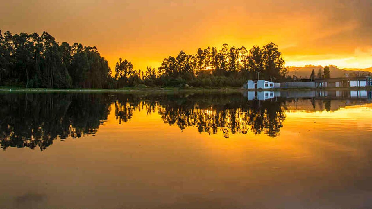 El humedal Los Patos es un regulador hídrico: durante el invierno recoge las aguas de caudal excesivo para evitar inundaciones y luego las libera en el verano.
