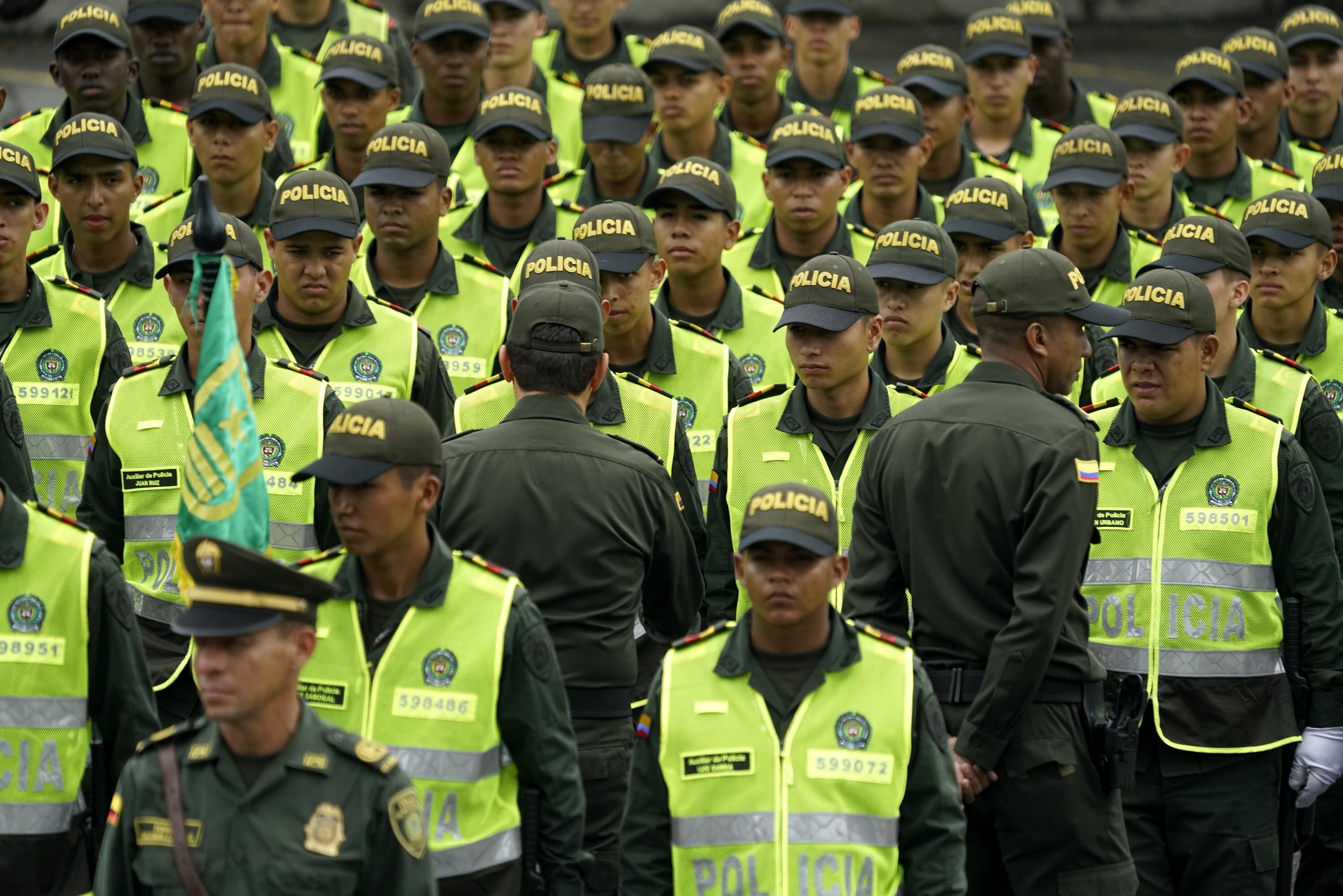 Llegaron a Cali 280 policias que reforzaran la seguridad en la ciudad. 
Foto: Jorge Orozco / El País