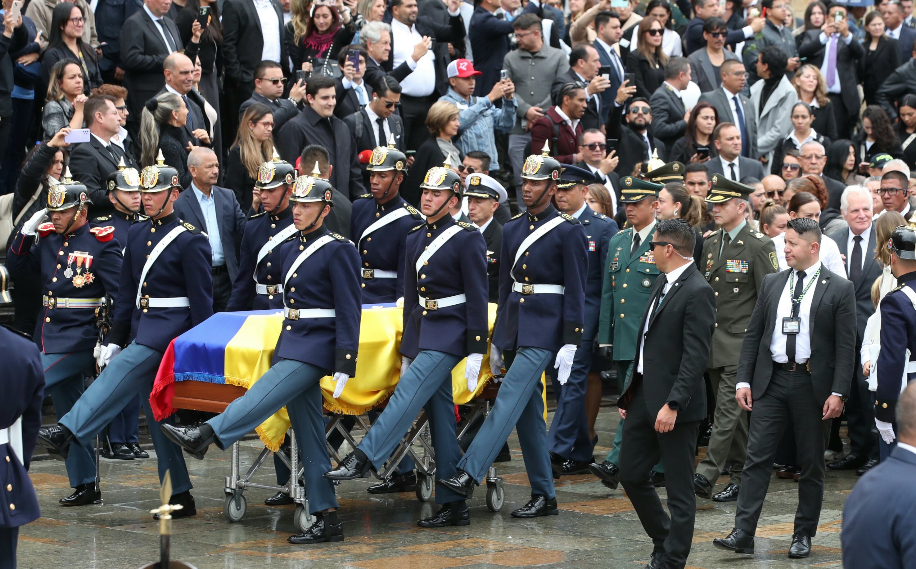 Funeral de Miguel Uribe Turbay: Traslado a la Catedral Primada