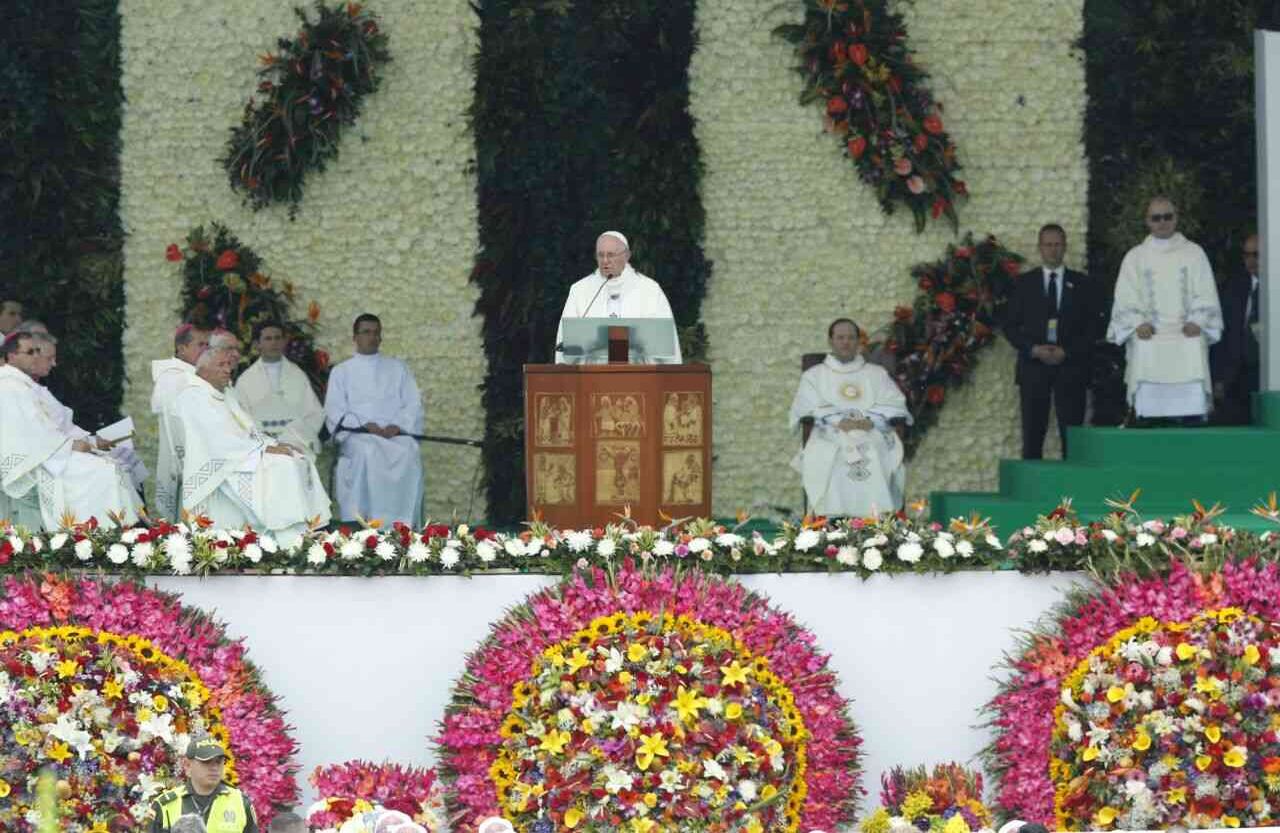 Papa Francisco celebró primera misa en Medellín. Foto: Guillermo Torres// SEMANA. 