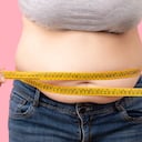 Saltarse los ejercicios de resistencia, dieta extrema y comer demasiado después del ejercicio, son algunos errores cuando se quiere bajar de peso. Foto: Getty images.