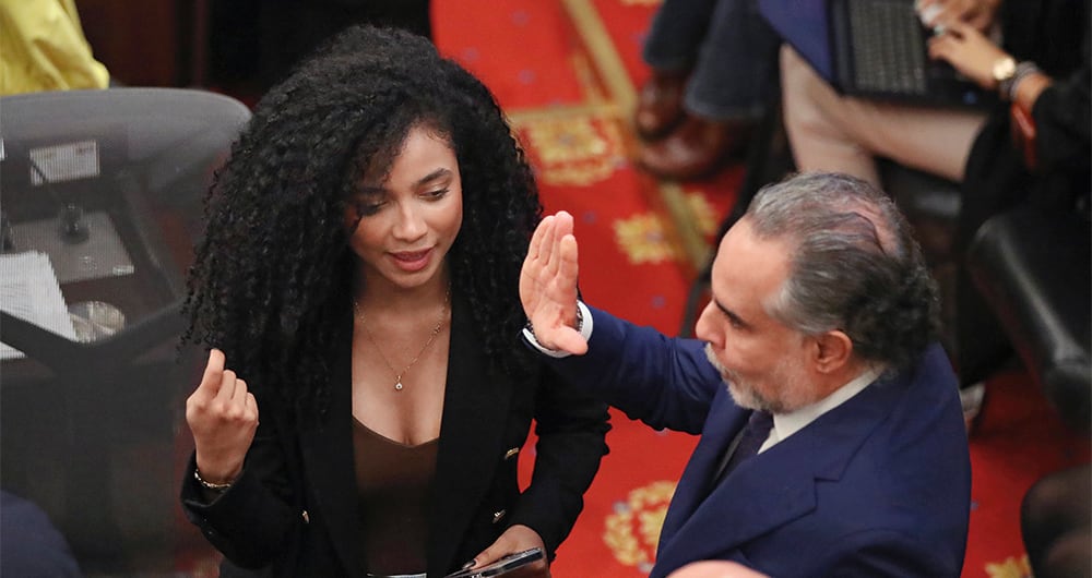 SEMANA confirmó que este es uno de los aviones de la Policía donde viajó Juliana Guerrero. 