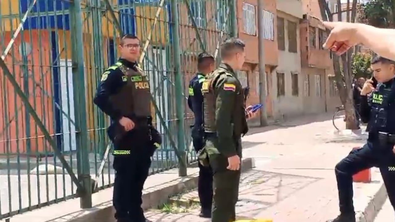 Denuncian que un policía disparó contra un perro en el sur de Bogotá. La comunidad pide una investigación.