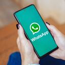 ¿Qué significa la luz naranja en la parte superior de la pantalla de WhatsApp?