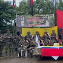 La Segunda Marquetalia de las disidencias de las Farc y el Frente Comunero del ELN anunciando la alianza criminal con sus respectivos uniformes.