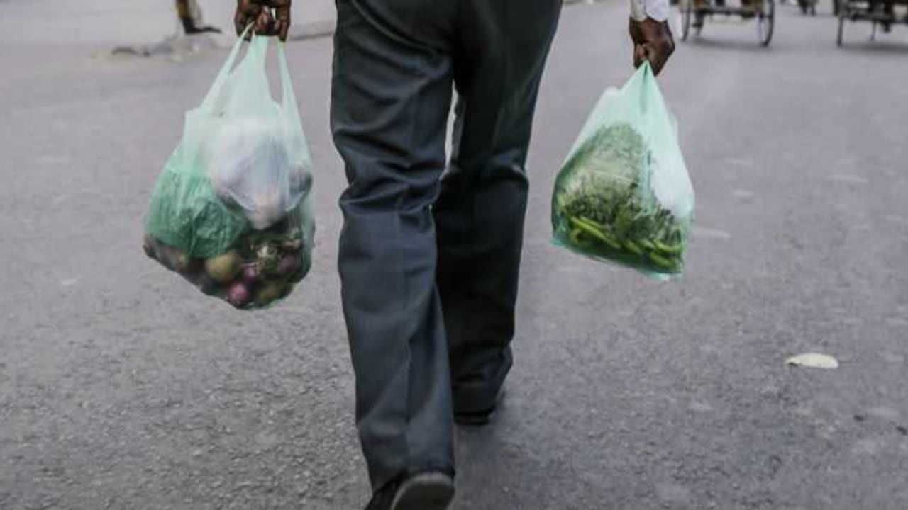 Como se esperaba, el sector de los servicios al crecer 4,6% fue el que empujo el consumo final de los hogares.