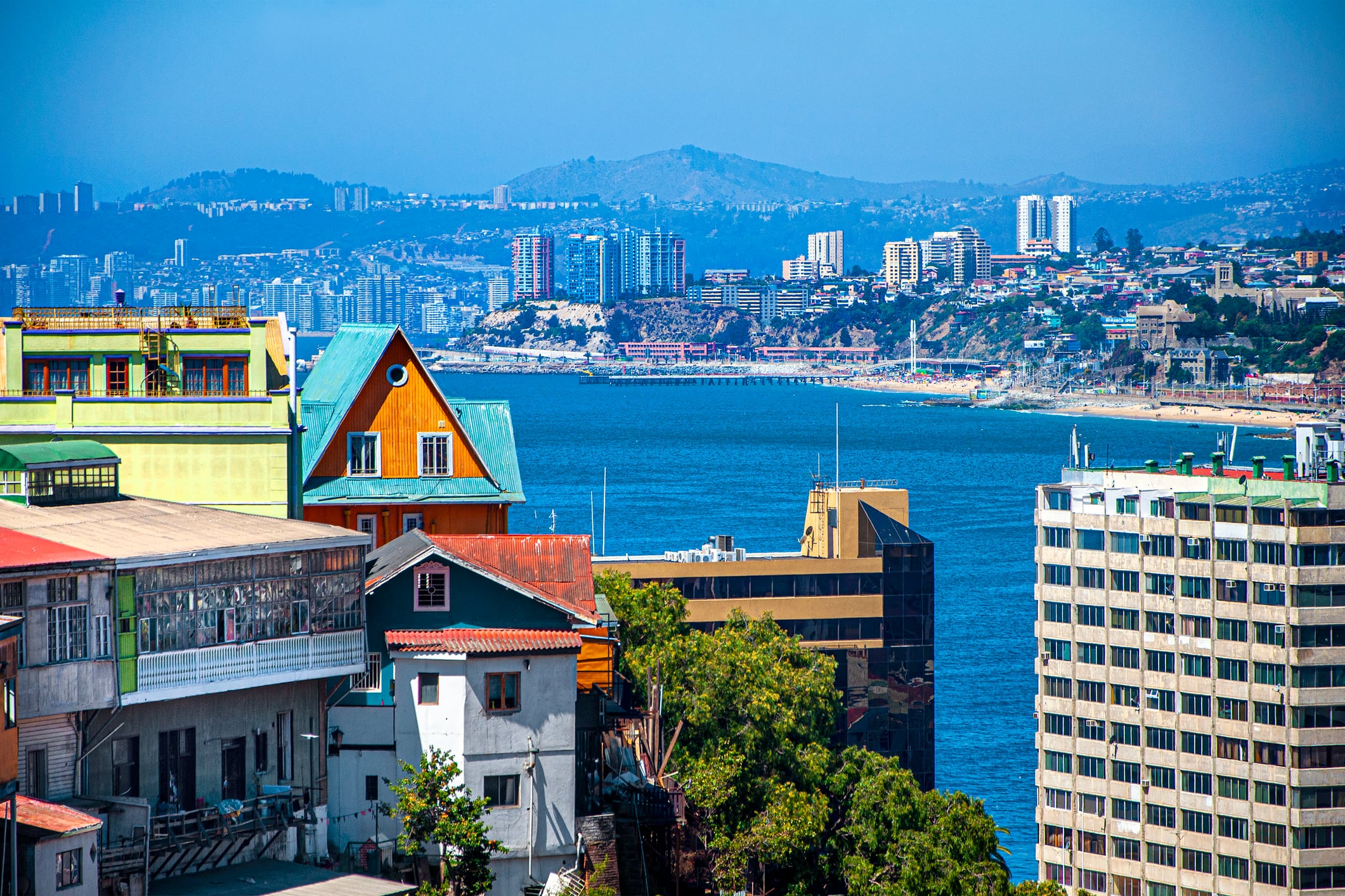 Valparaíso destaca por su arquitectura colorida.