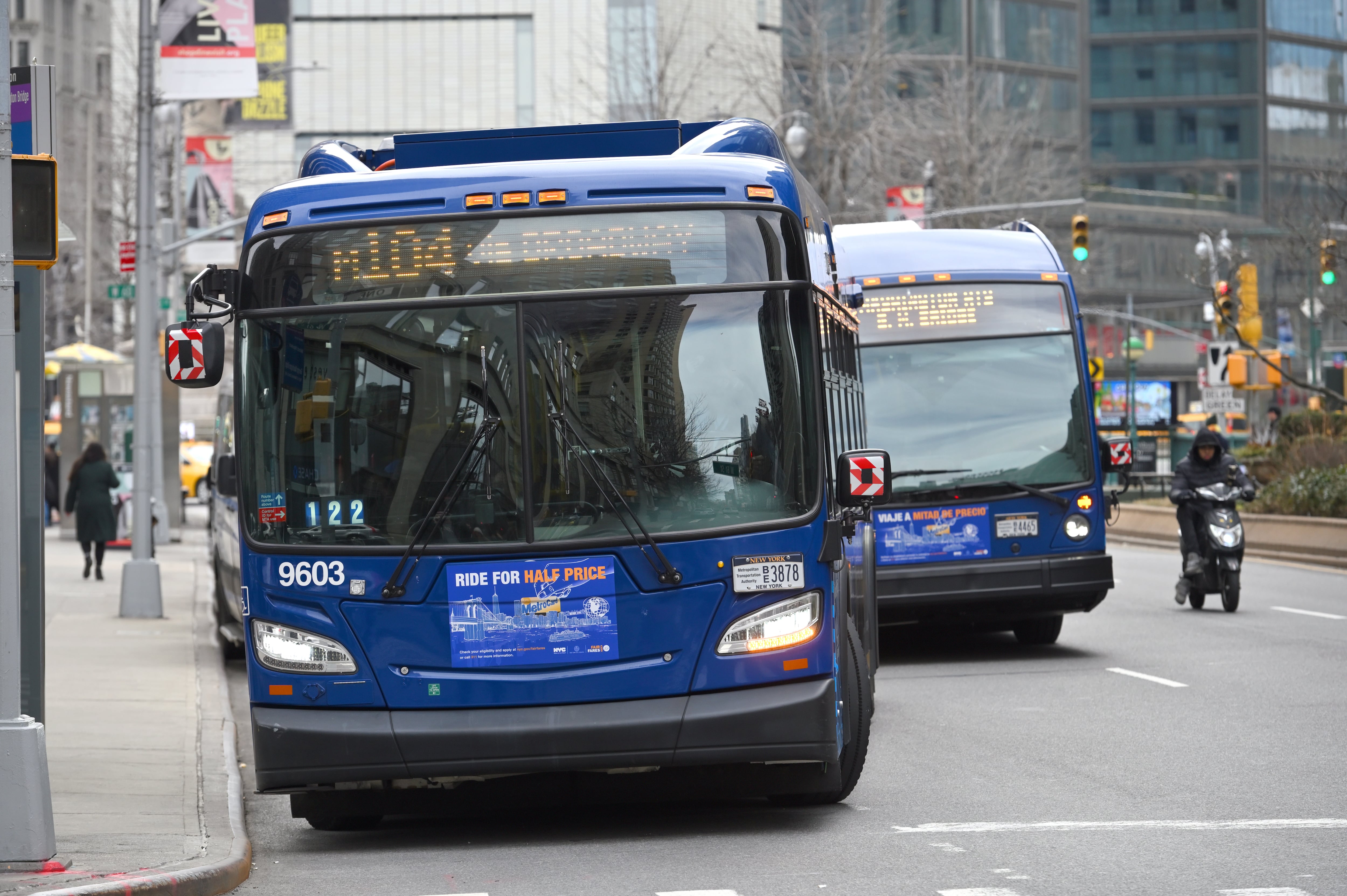 La MTA comenzó operativos masivos en autobuses de Nueva York para verificar el pago del pasaje y aplicar nuevas sanciones a evasores.