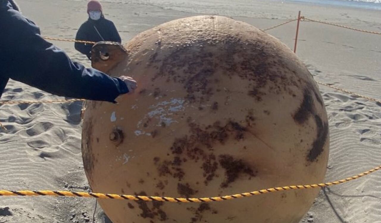 Las esferas fueron revisadas por autoridades japonesas quienes todavía no determinan de qué se trataba