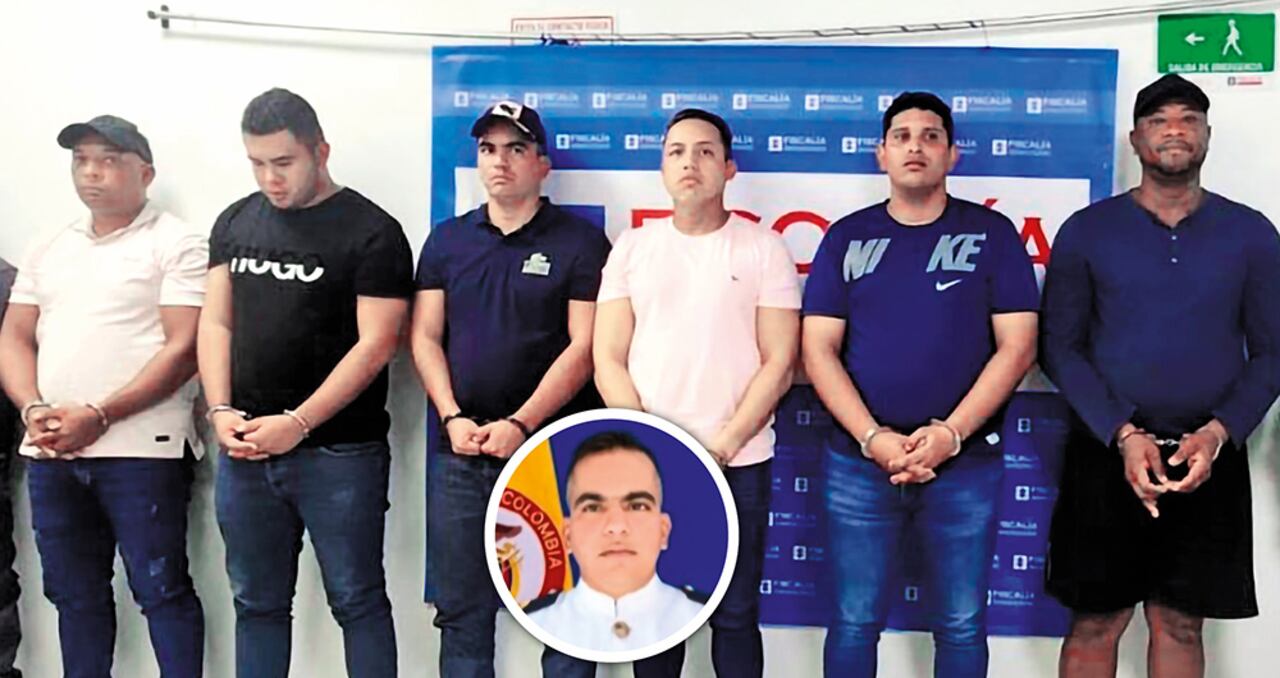 Según la investigación, el teniente de navío Juan David Mosquera, conocido con el alias de Mosca, fue el encargado de articular el negocio criminal y conseguir a los socios narcotraficantes.