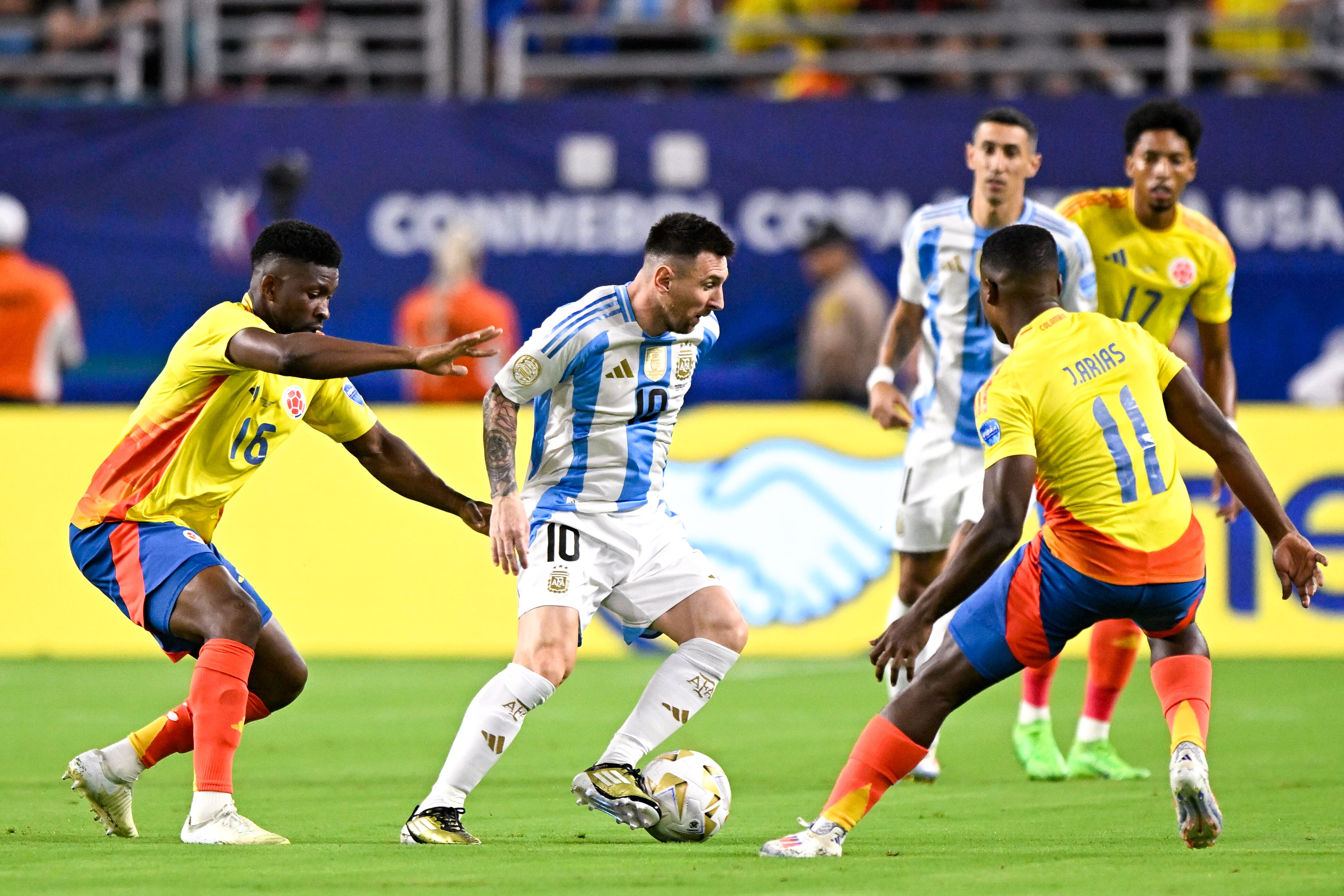 MIAMI GARDENS, UNITED STATES - JULY 15: Lionel Messi of Argentina battles for the ball with Jefferson Lerma of Colombia and Jhon Arias of Colombia during the CONMEBOL Copa America USA 2024 match between Argentina and Colombia at Hard Rock Stadium on July 15, 2024 in Miami Gardens, United States. (Photo by Pablo Morano/BSR Agency/Getty Images)