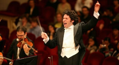 Dudamel nació en 26 de enero de 1981 en Barquisimeto. Para este “niño de Barquisimeto”, aficionado al béisbol, llegar a una de las instituciones más emblemáticas del mundo nacida en 1842, es un “sueño” y le llena de orgullo.