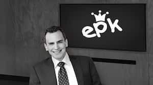 El empresario Samuel Tcherassi dio a conocer un fallo que emitió a su favor un juez en Bogotá en torno a la titularidad del nombre de la marca EPK, esto en el marco del pleito legal que sostiene con Bridgewood Capital.