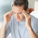 Cereales, frutos secos y galletas sin sabor son algunos de los alimentos que recomiendan consumir los expertos cuando se tiene migraña. Foto: Getty Images.