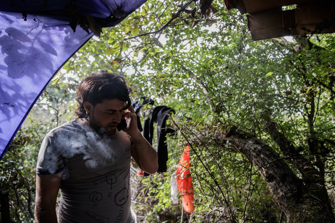Waleed, 29, a Kuwaiti migrant, makes a phone call at a tent at a makeshift migrants camp in Dunkirk, northern France, on September 4, 2020. - The number of migrants crossing the English Channel -- which is 33,8 km (21 miles) at the closest point in the Straits of Dover -- in small inflatable boats has spiralled over the summer of the 2020. According to authorities in northern France some 6,200 migrants have attempted the crossing between January 1 and August 31, 2020, compared with 2,294 migrants for the whole of 2019. (Photo by Sameer Al-DOUMY / AFP)