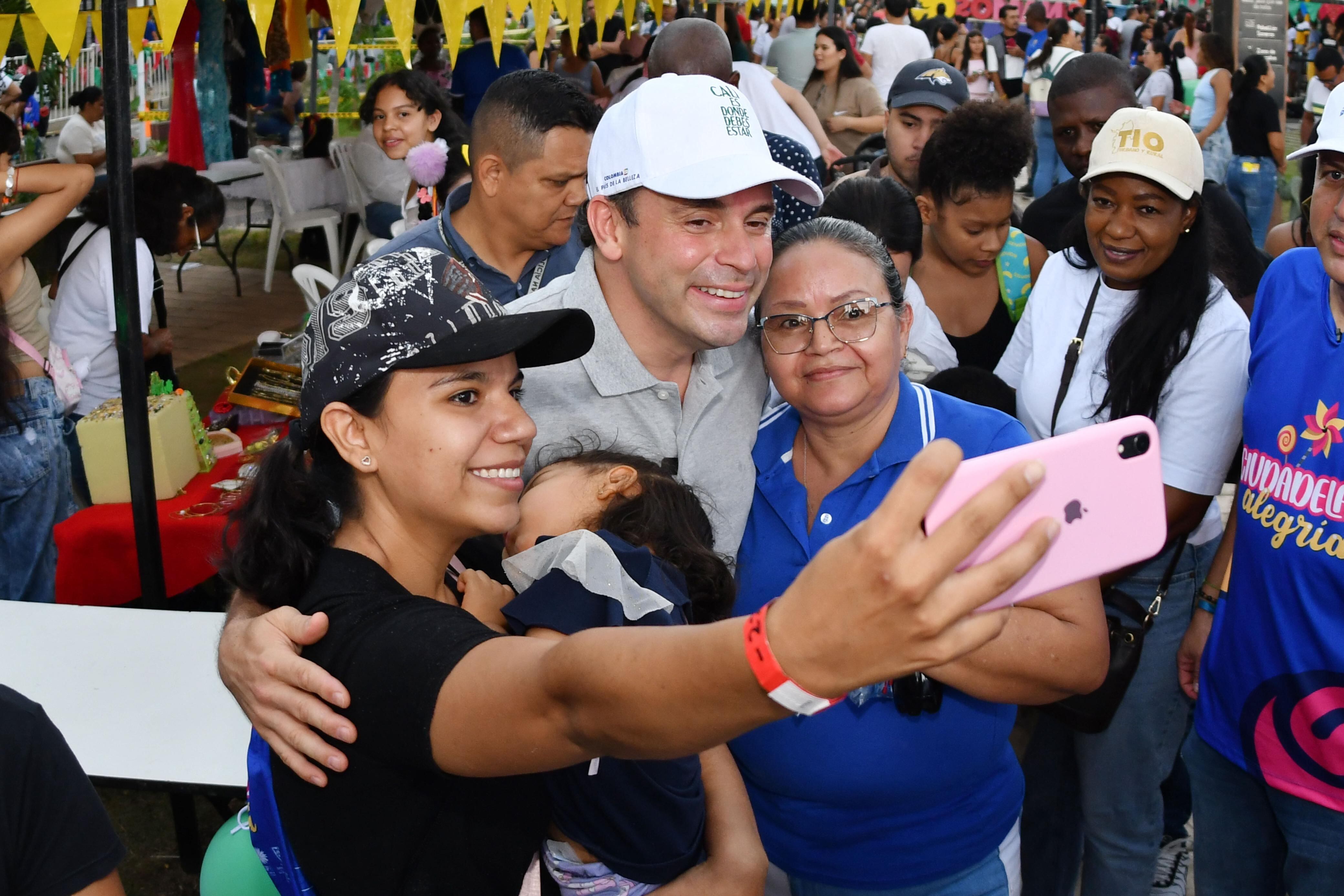 Alejandro Eder, alcalde de Cali, lidera el programa Invertir para Crecer.