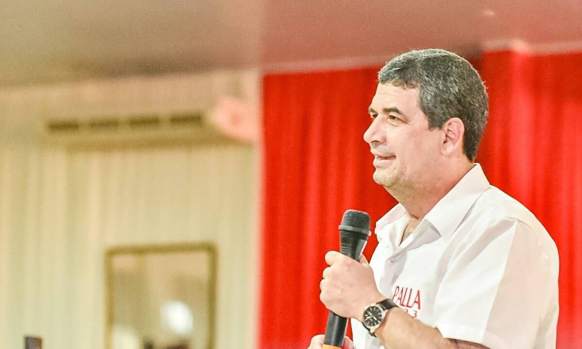 El funcionario, quien actualmente también es precandidato presidencial, anunció que renunciará a su cargo y su aspiración política.