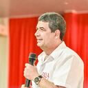 El funcionario, quien actualmente también es precandidato presidencial, anunció que renunciará a su cargo y su aspiración política.