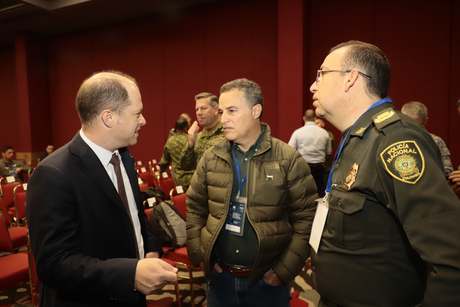 El gobernador de Sucre hizo presencia en la reunión con el Ministerio de Defensa.