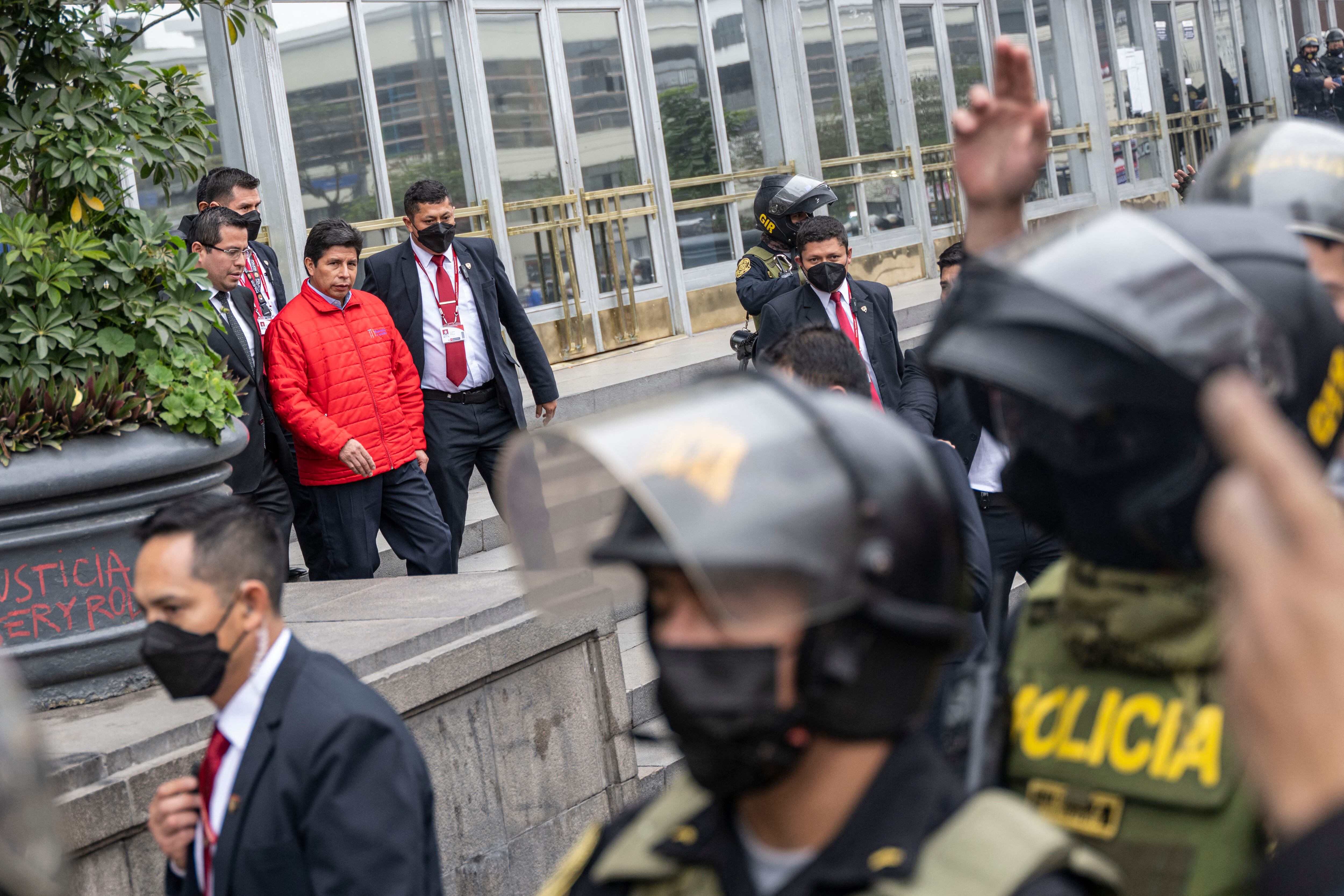 Peru's President Pedro Castillo arrives to the prosecutor's office building in Lima on September 5, 2022. - Peru's President Pedro Castillo and his wife Lilia Paredes are facing separate court hearings on Monday, accused by prosecutors of leading an alleged corruption network that operated from the government palace. (Photo by Ernesto BENAVIDES / AFP)