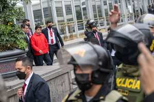 Peru's President Pedro Castillo arrives to the prosecutor's office building in Lima on September 5, 2022. - Peru's President Pedro Castillo and his wife Lilia Paredes are facing separate court hearings on Monday, accused by prosecutors of leading an alleged corruption network that operated from the government palace. (Photo by Ernesto BENAVIDES / AFP)