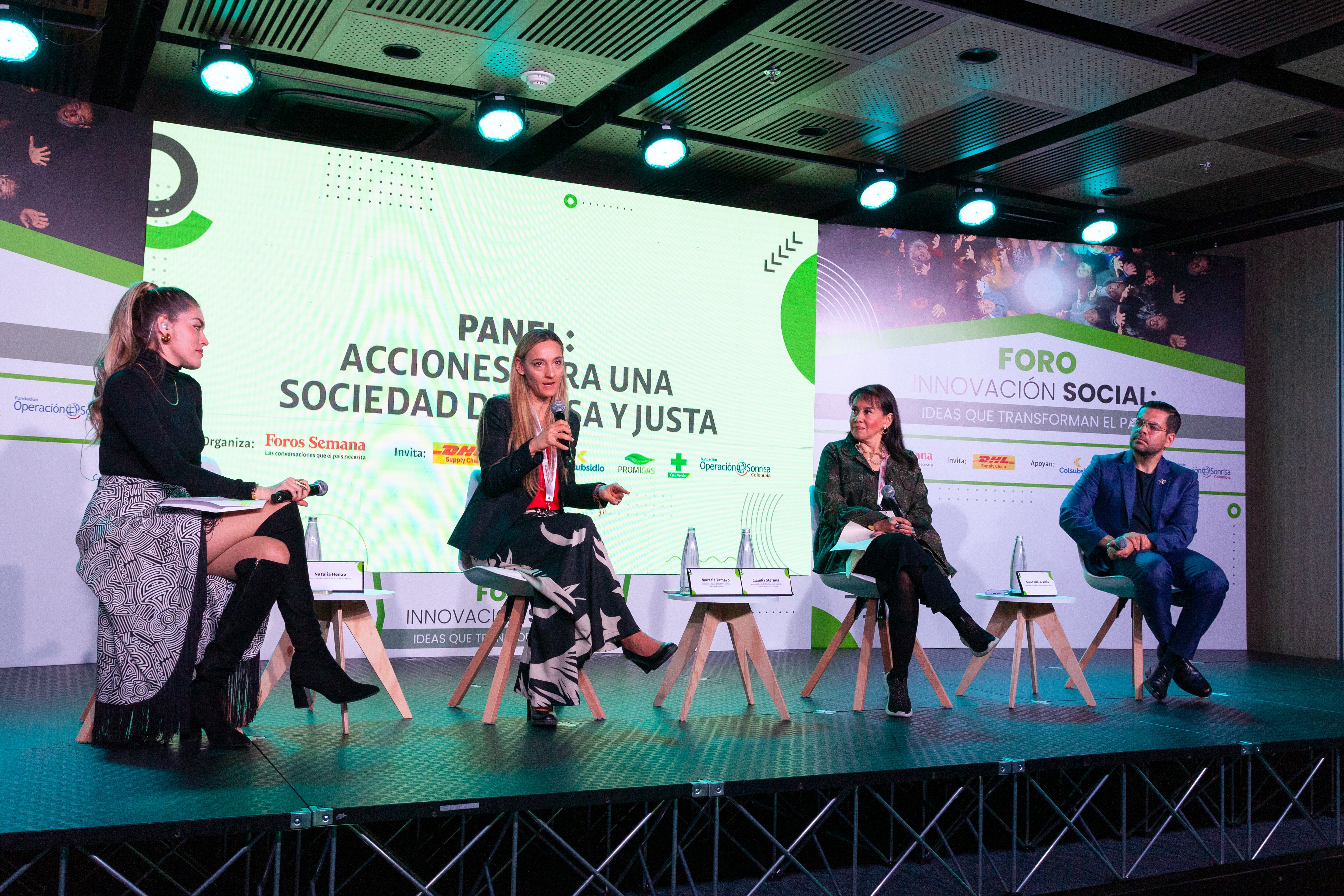 Natalia Henao, directora Historias Solidarias en SEMANA; Marcela Tamayo, directora ejecutiva (E) de Operación Sonrisa Colombia; Claudia Sterling, vicepresidenta de Asuntos Corporativos y Comunicaciones de Cruz Verde y Juan Pablo Socarrás, director de SOCARRÁS.
