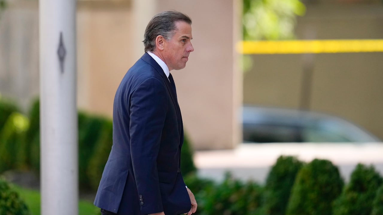 Hunter Biden, hijo del presidente Joe Biden, llega a la corte el miércoles 26 de julio de 2023 en Wilmington, Delaware. (AP Foto/Julio Cortez)
