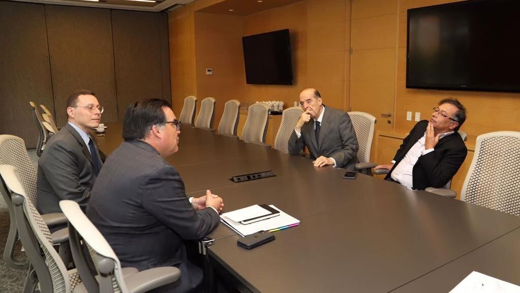 La reunión entre el presidente electo y el embajador encargado de Estados Unidos en Colombia.
