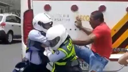 Agresión a un agente de tránsito en Cali.